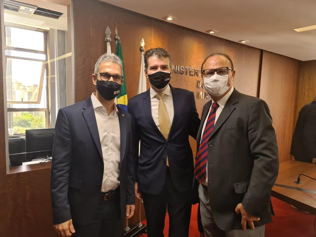Governador Romeu Zema, procurador-geral de Justiça do Estado, Jarbas Soares, e deputado Gil Pereira