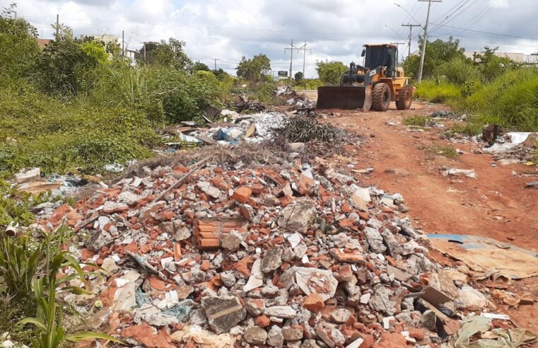 Prefeitura faz limpeza pesada no bairro Jaraguá