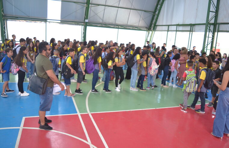 Mais de 600 alunos começam o ano letivo na nova escola Rozenda Zane