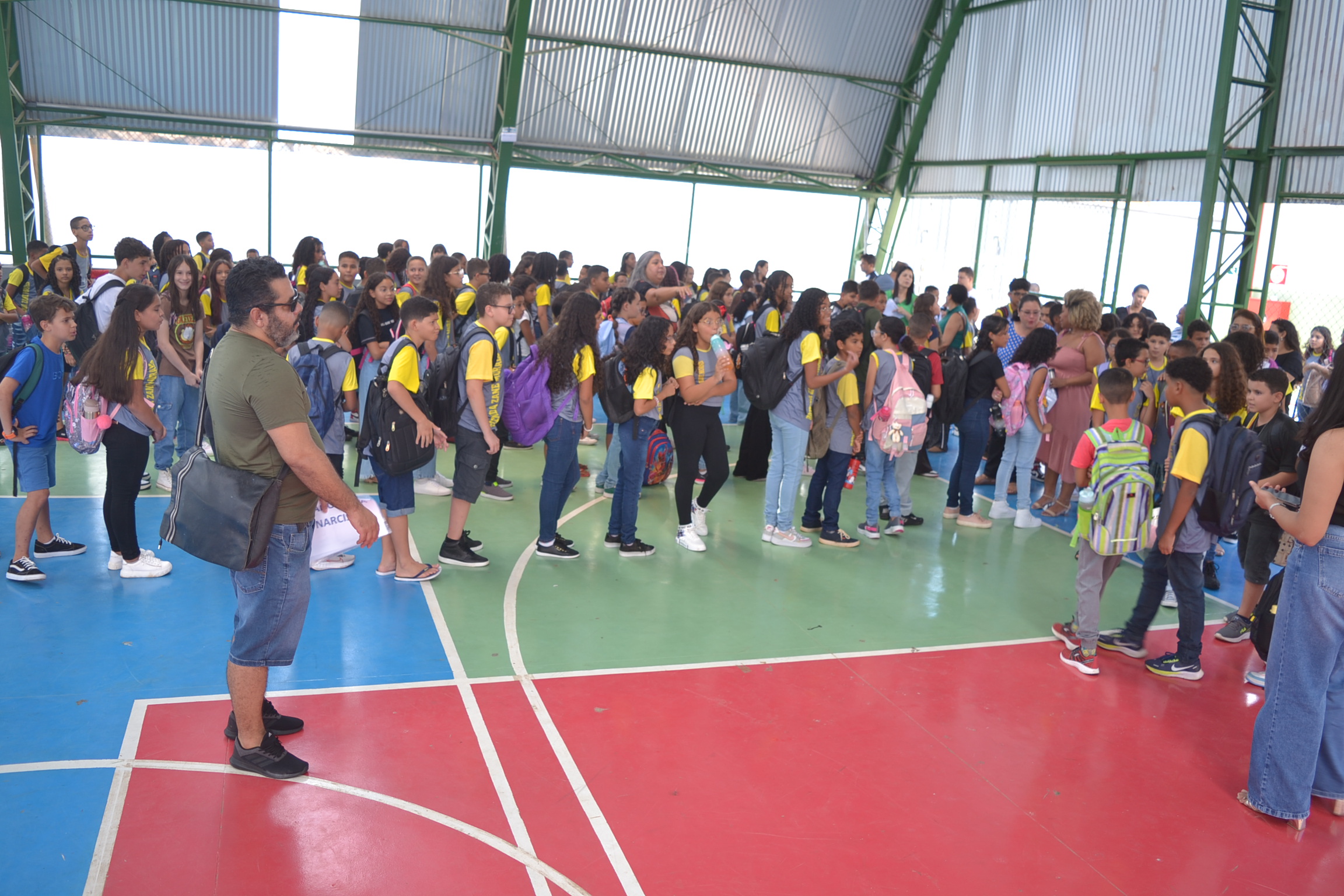 Mais de 600 alunos começam o ano letivo na nova escola Rozenda Zane