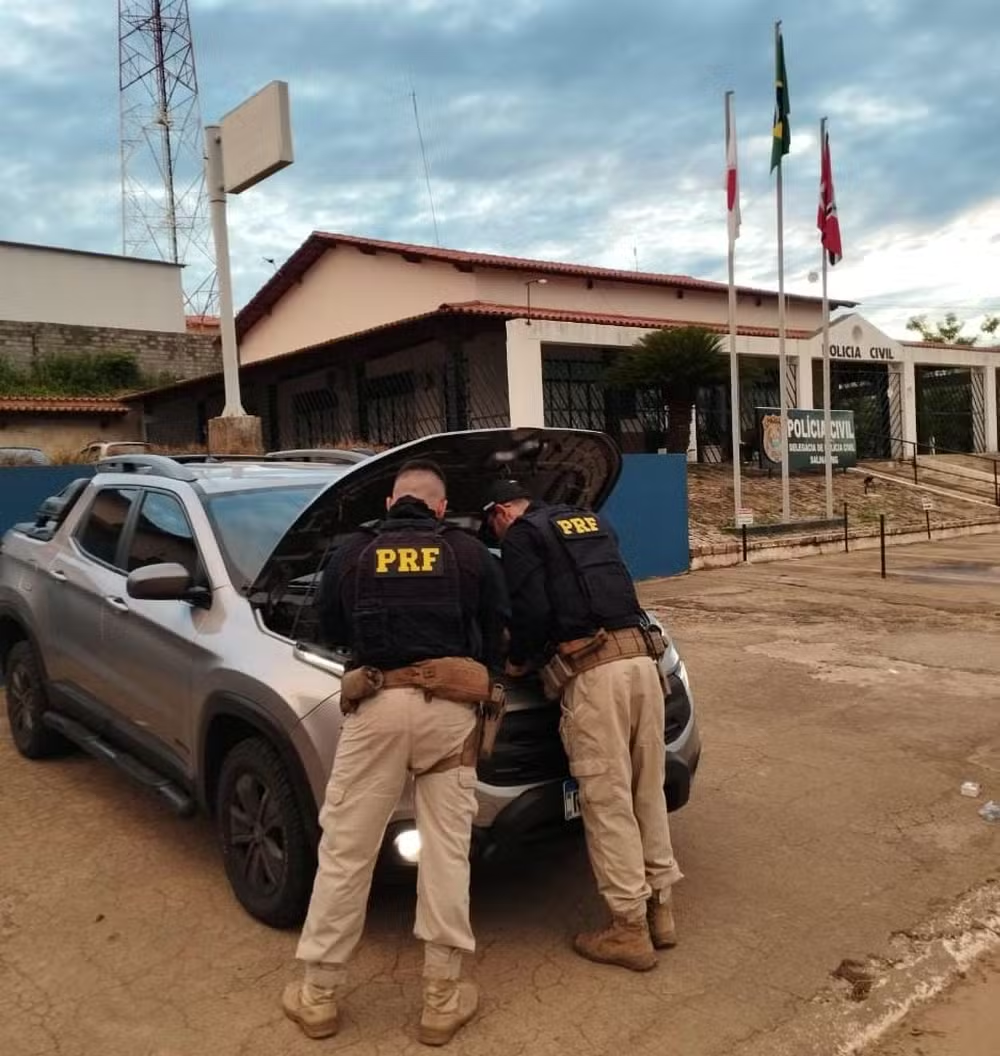 Homem é preso na BR-251 com carro roubado em SP com placas de Goiás