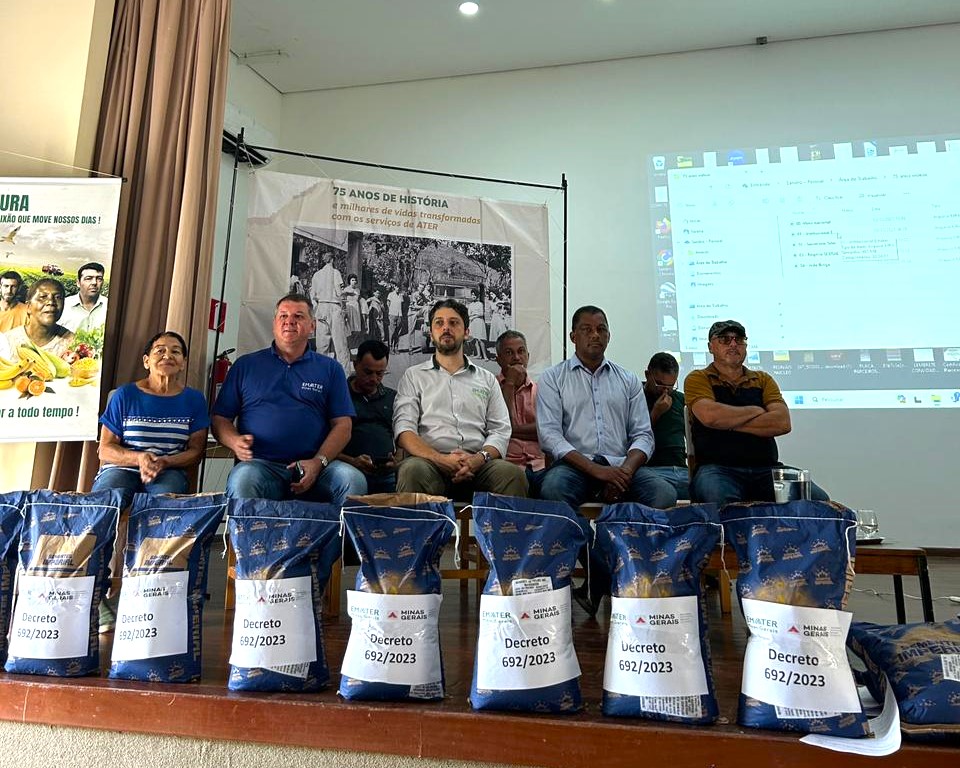 Emater conclui doação de sementes de feijão para municípios castigados pela seca