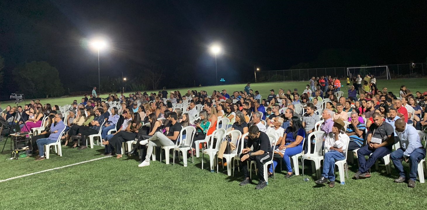 Prefeitura inaugura estádio de futebol em Vila Nova de Minas
